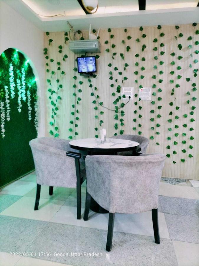 Oyo Mosaic Hotel And Restaurant Gonda 외부 사진