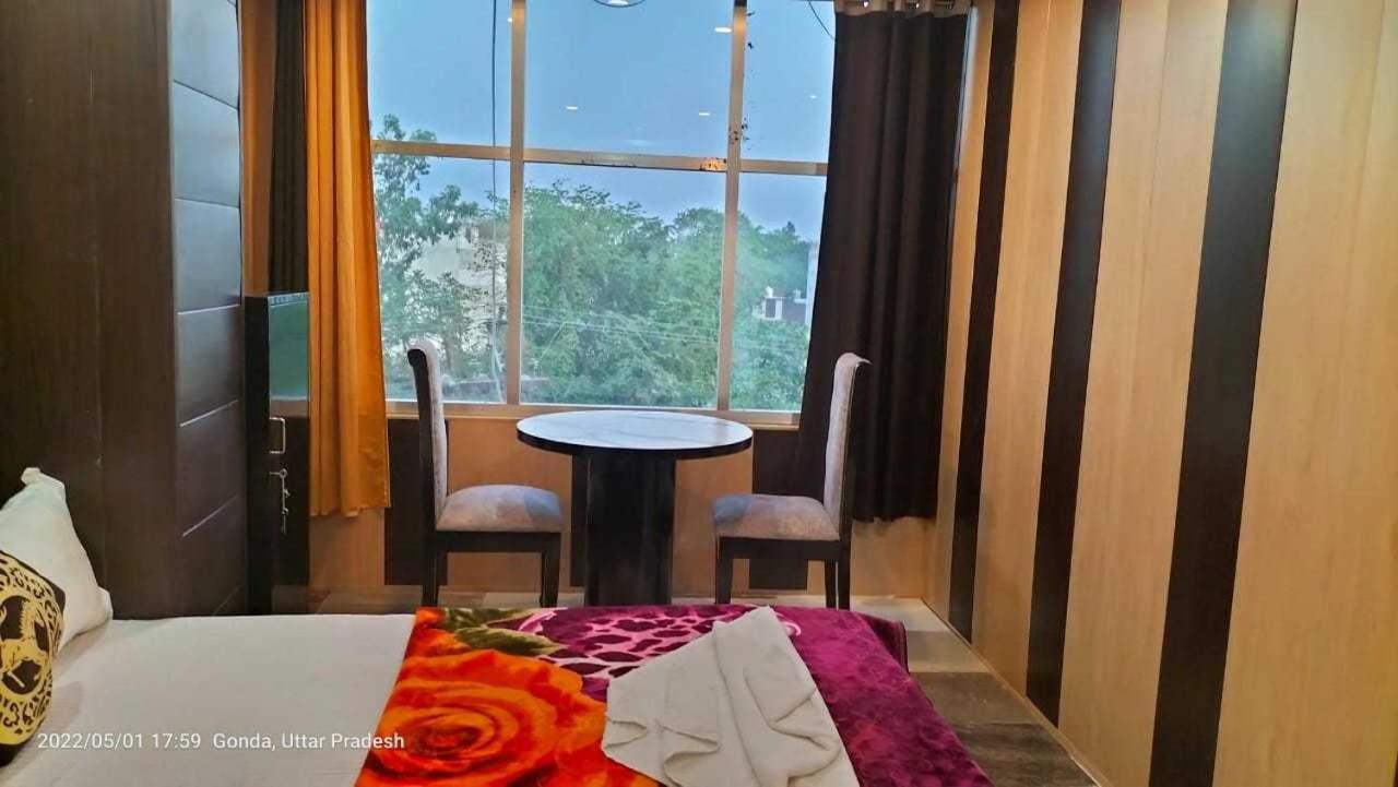 Oyo Mosaic Hotel And Restaurant Gonda 외부 사진